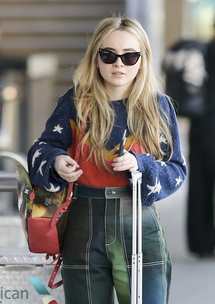 Sabrina Carpenter Was Seen at LAX Airport in Los Angeles-4