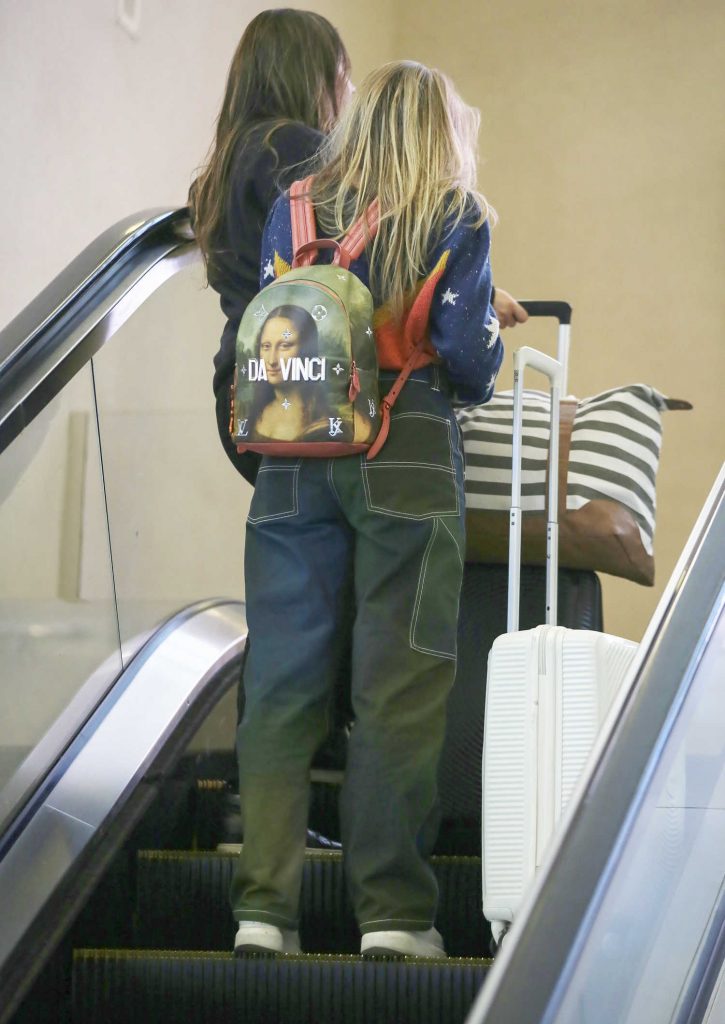 Sabrina Carpenter Was Seen at LAX Airport in Los Angeles-5
