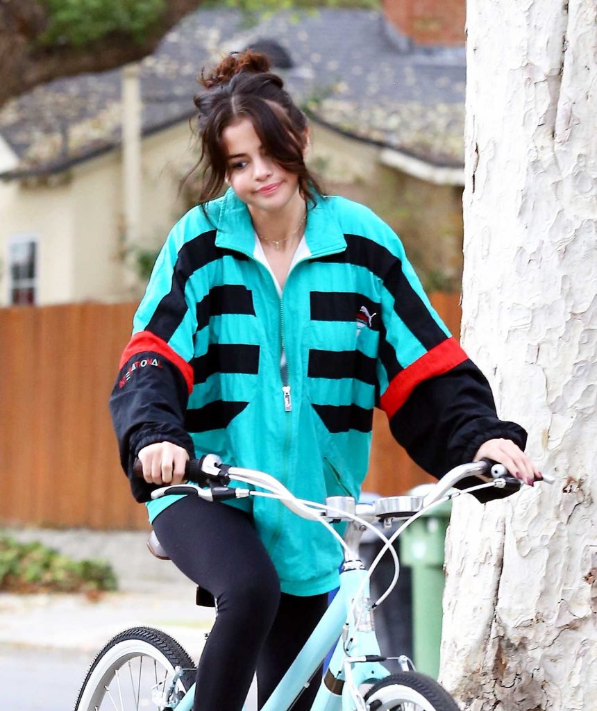 Selena Gomez Rides Her Bike in Los Angeles-4
