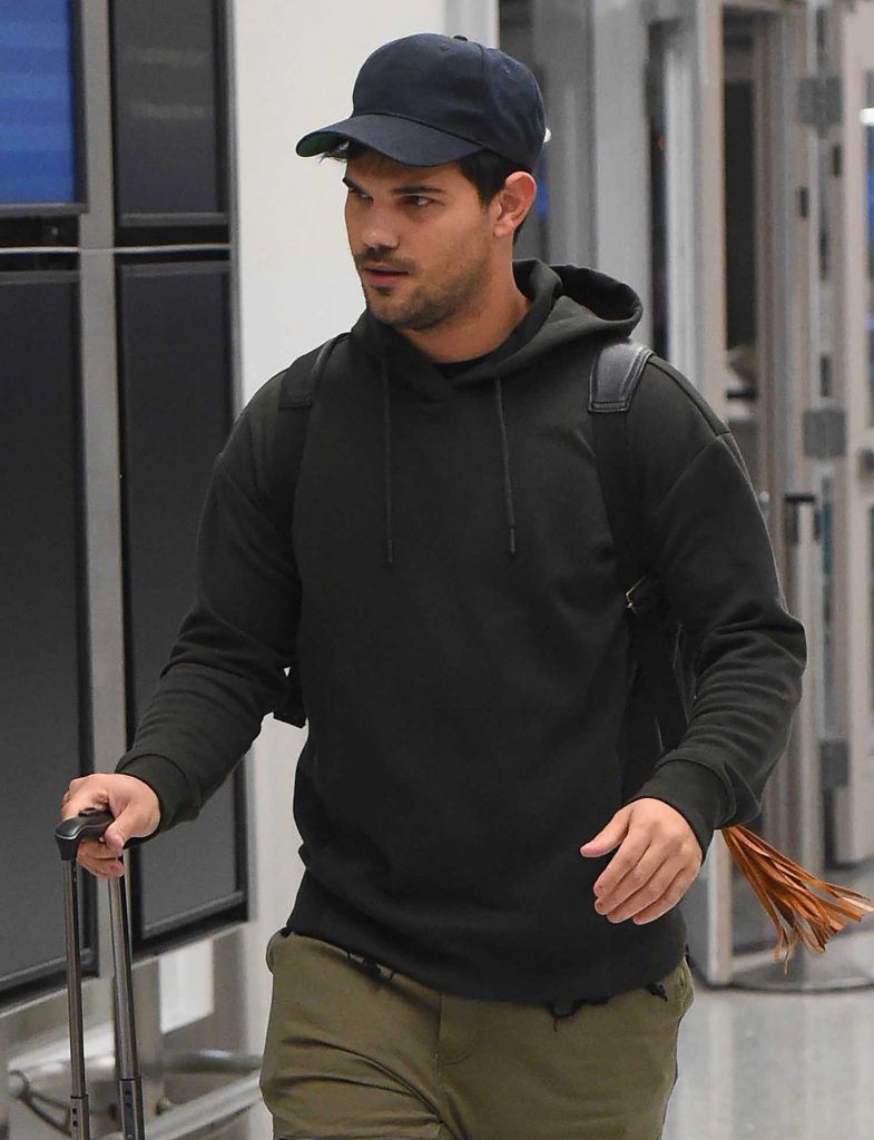 Taylor Lautner Was Seen at LAX Airport in LA-3
