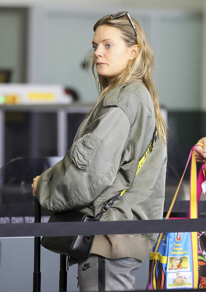 Tove Lo Was Spotted at LAX Airport in LA-2