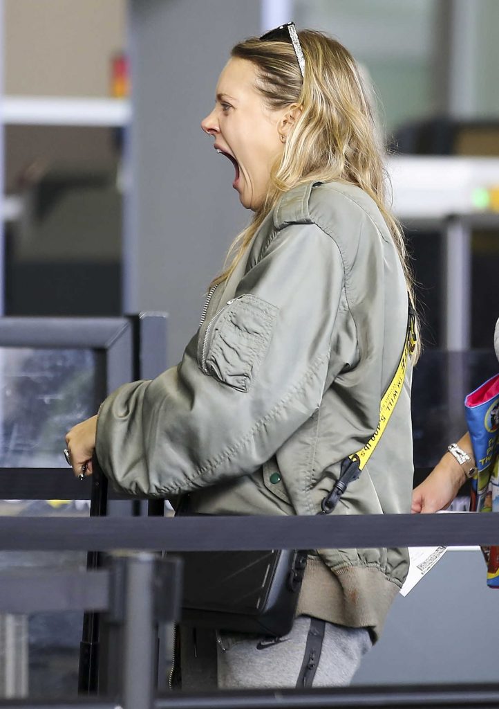 Tove Lo Was Spotted at LAX Airport in LA-3