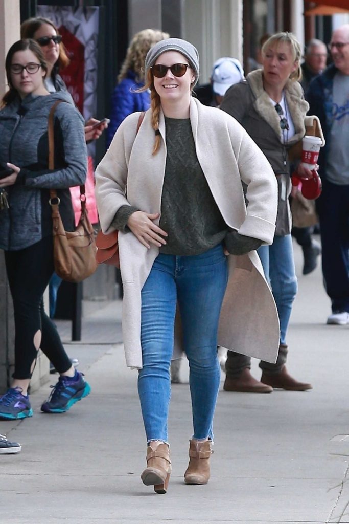Amy Adams Gets Some Christmas Shopping in Beverly Hills-3