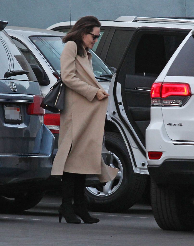Angelina Jolie Arrives With Her Daughter at a Karate Class in Los Angeles-3