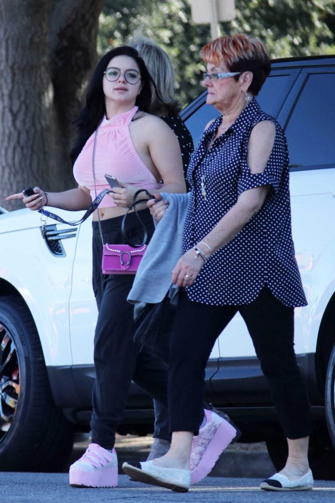 Ariel Winter Heads to Lunch with Her Family in LA-4