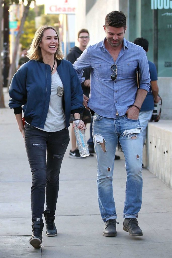 Arielle Kebbel Was Seen Out with a Friend in West Hollywood-2