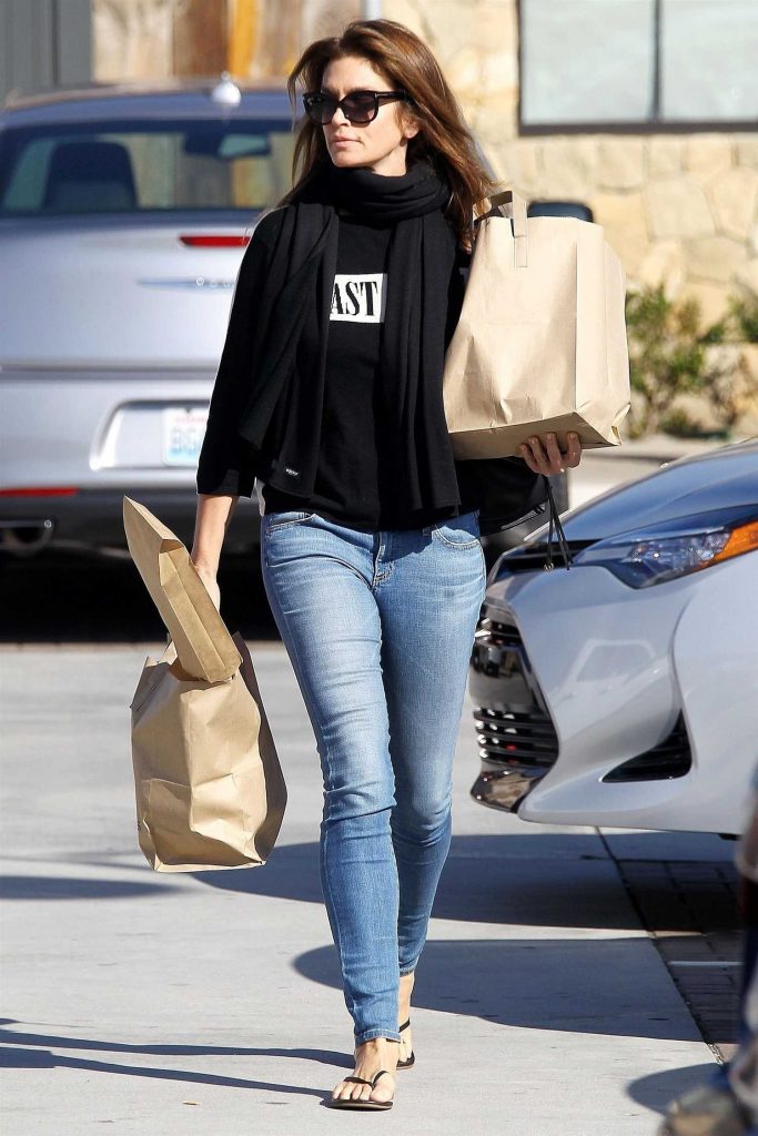 Cindy Crawford Out for Shopping at Trancas Market in Malibu-2