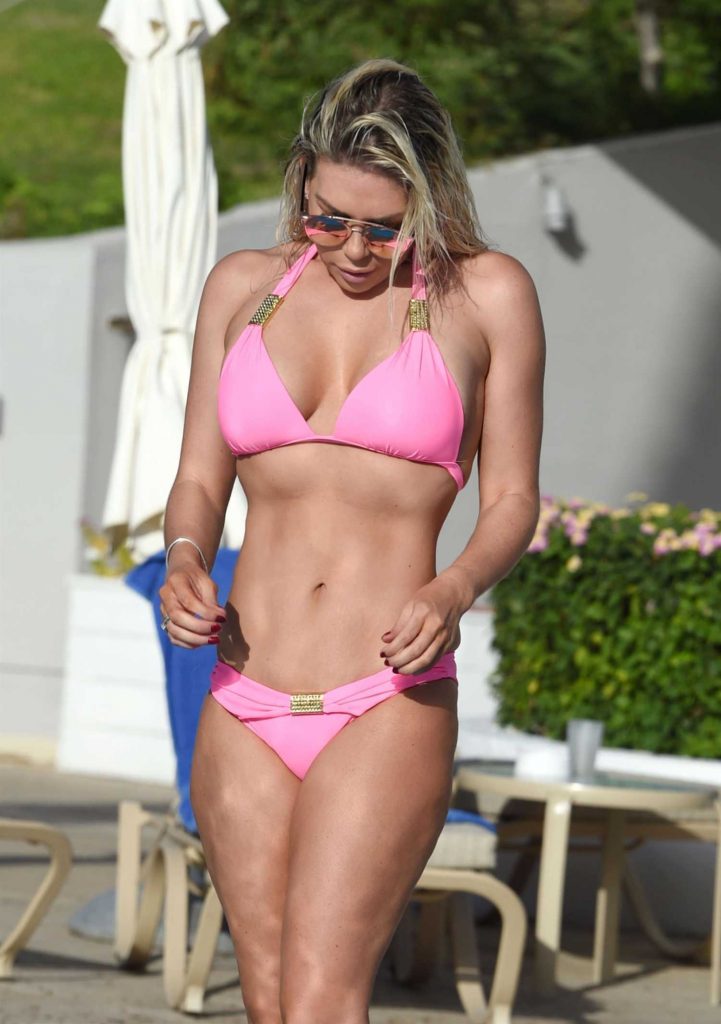 Frankie Essex Wears a Pink Bikini on Vacation in Cape Verde-3