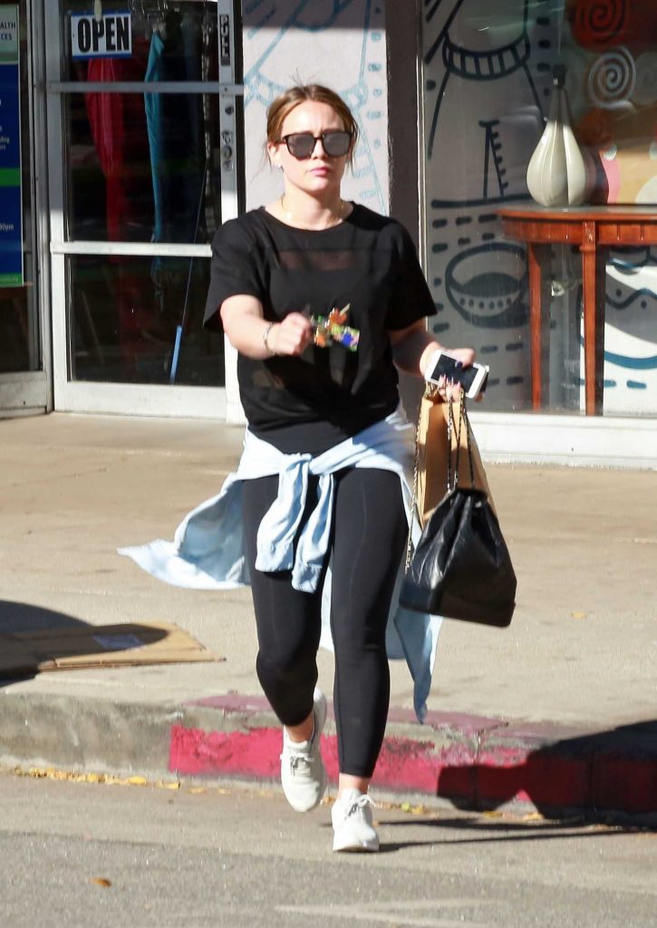 Hilary Duff Was Seen Out Does Some Shopping in Studio City-1