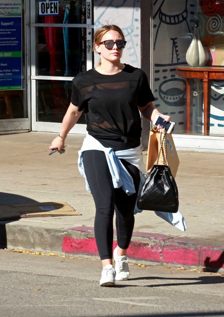 Hilary Duff Was Seen Out Does Some Shopping in Studio City-2