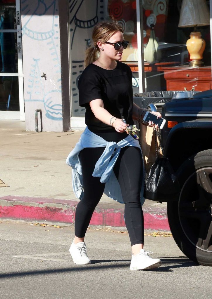 Hilary Duff Was Seen Out Does Some Shopping in Studio City-4