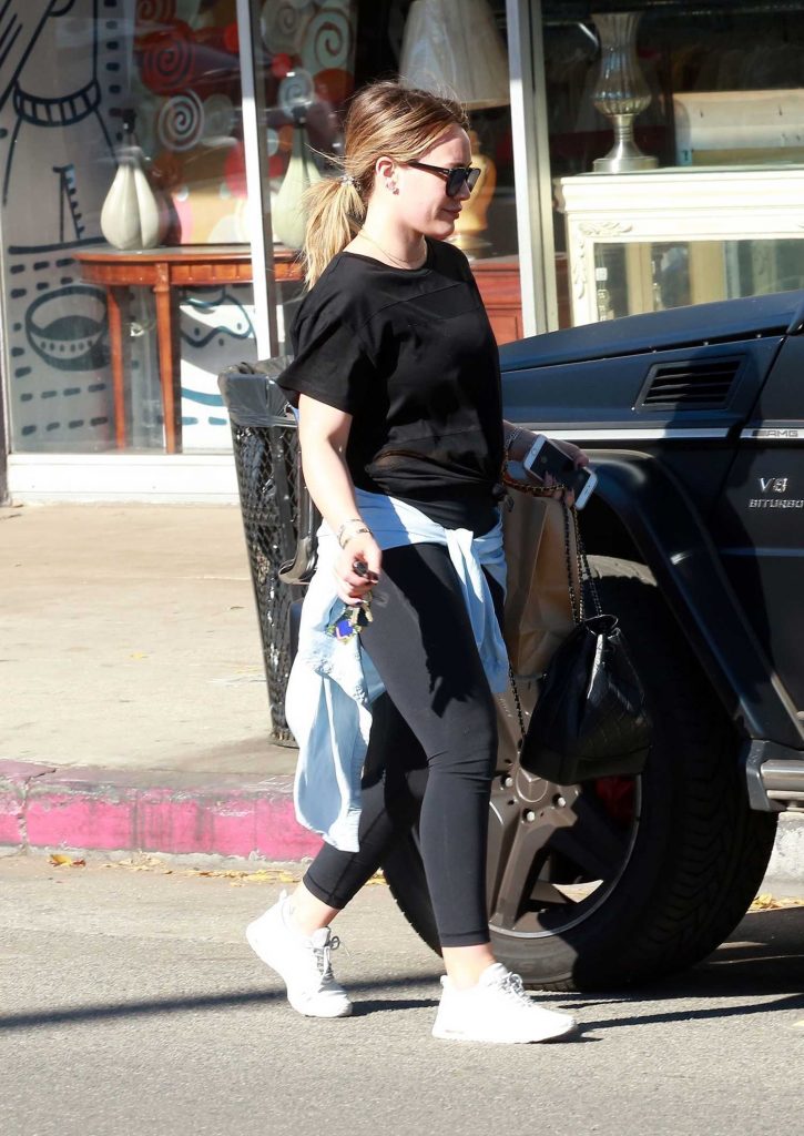 Hilary Duff Was Seen Out Does Some Shopping in Studio City-5