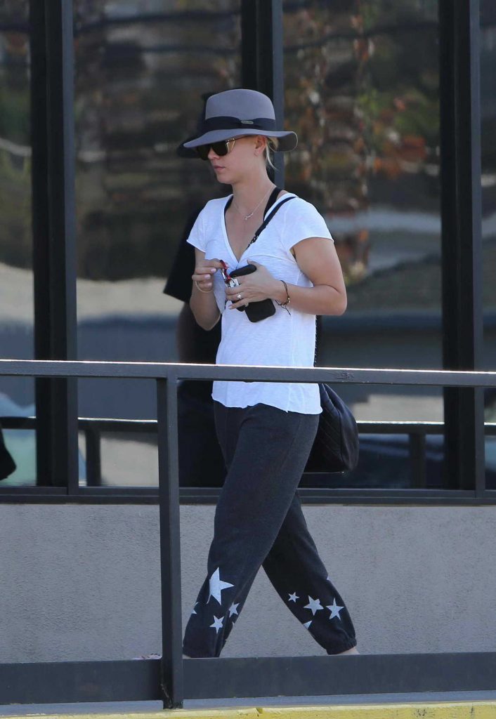 Kaley Cuoco Goes to Calabasas Saddlery in Los Angeles-1