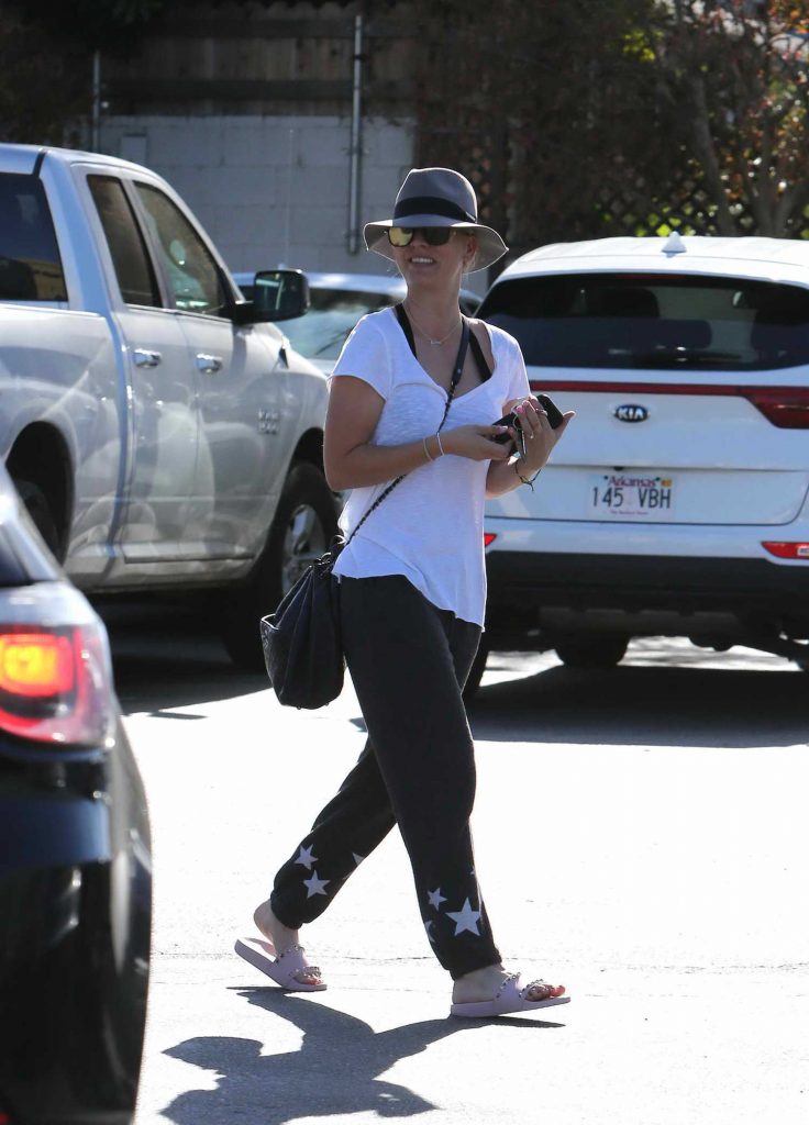 Kaley Cuoco Goes to Calabasas Saddlery in Los Angeles-2