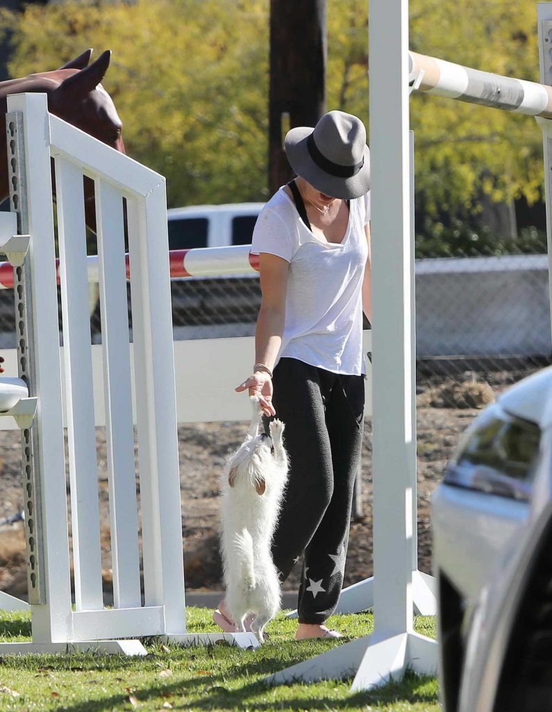 Kaley Cuoco Goes to Calabasas Saddlery in Los Angeles-5