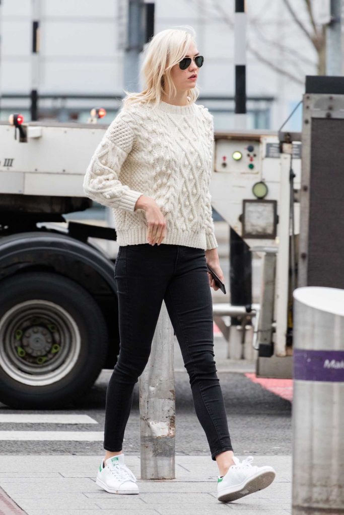 Karlie Kloss Was Spotted at Heathrow Airport in London-3
