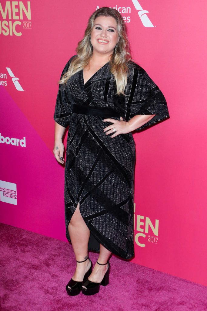 Kelly Clarkson at Billboard Women in Music in Los Angeles-2