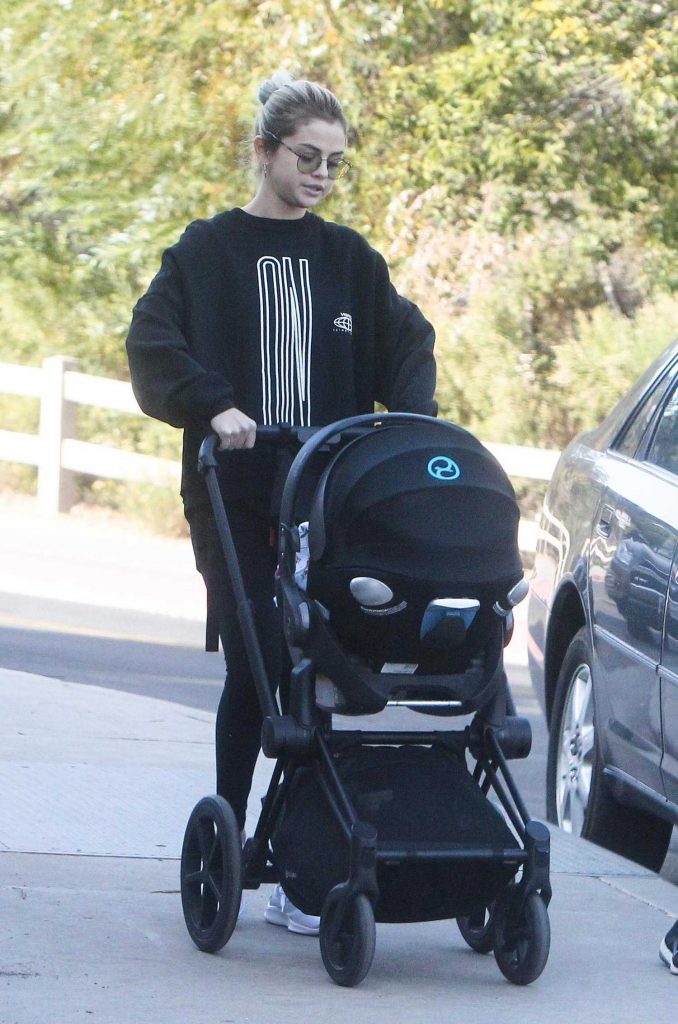 Selena Gomez Out with a Friend and Her Baby Hiking in Los Angeles-2