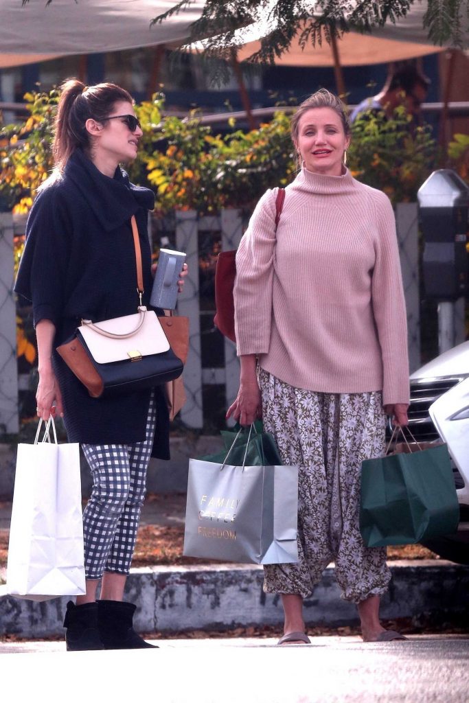Cameron Diaz Goes Shopping with Lake Bell in Los Angeles-2