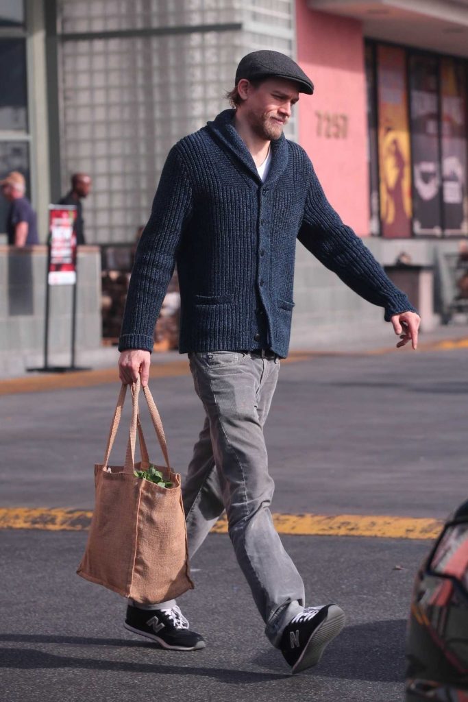 Charlie Hunnam Goes Shopping at Ralph's in Los Angeles-1
