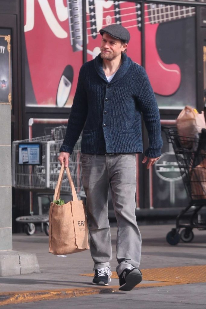 Charlie Hunnam Goes Shopping at Ralph's in Los Angeles-2