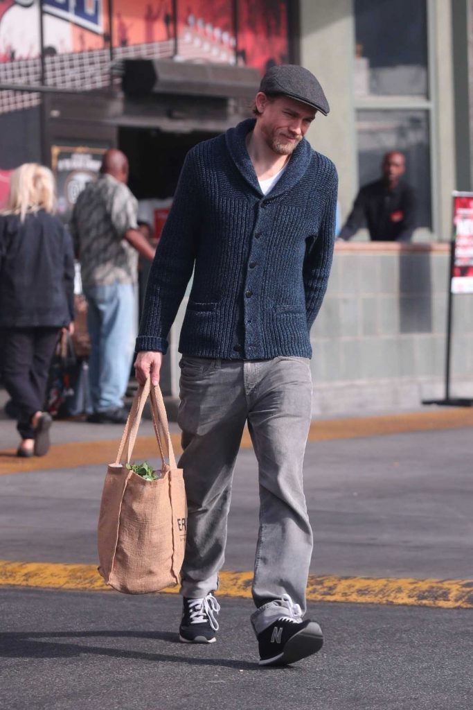 Charlie Hunnam Goes Shopping at Ralph's in Los Angeles-4