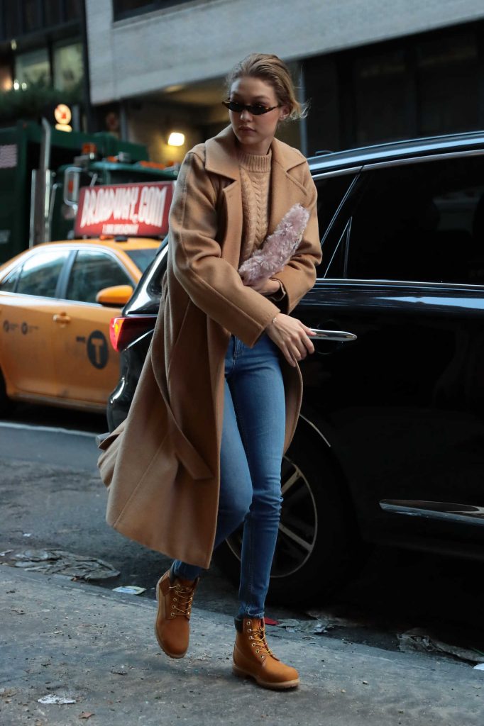 Gigi Hadid Steps Out in NYC-2