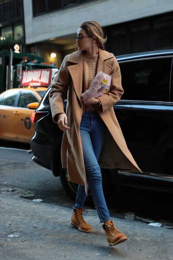 Gigi Hadid Steps Out in NYC-3