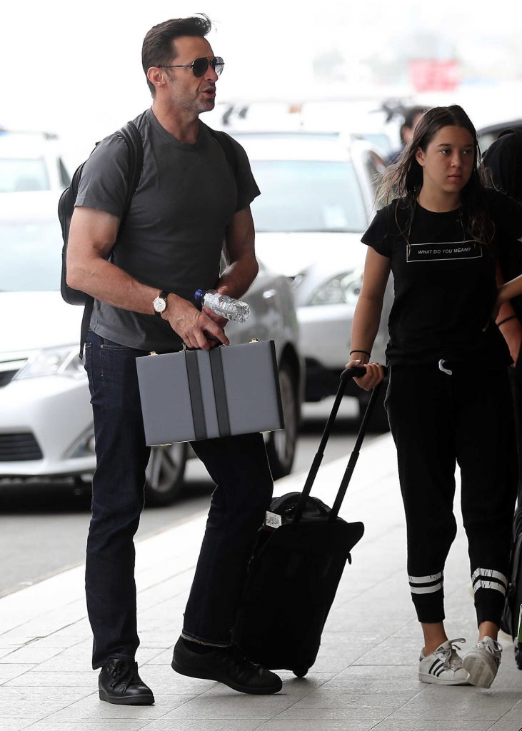 Hugh Jackman Was Spotted at Sydney Airport-1
