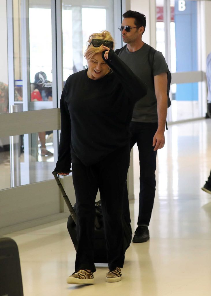 Hugh Jackman Was Spotted at Sydney Airport-4