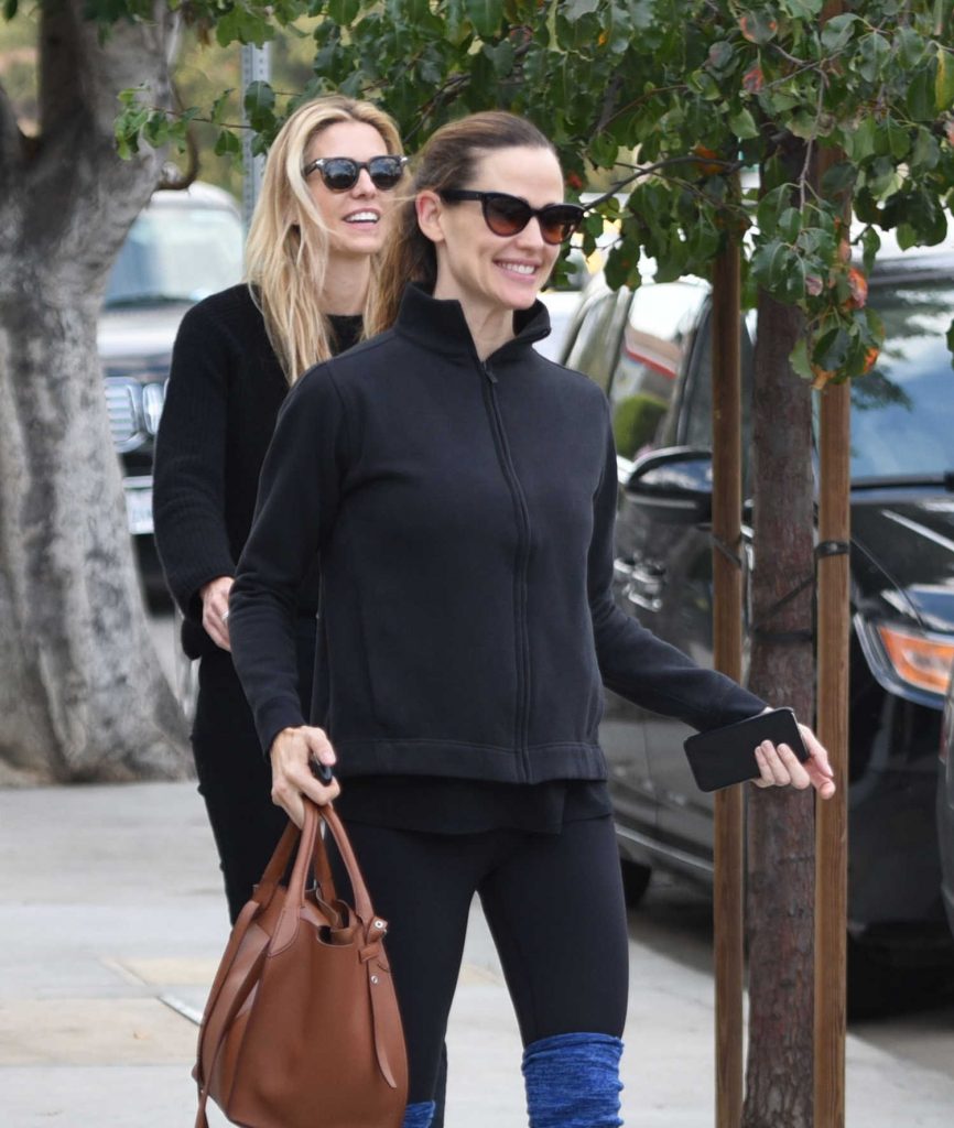 Jennifer Garner Spends Time with Friends in Los Angeles-5