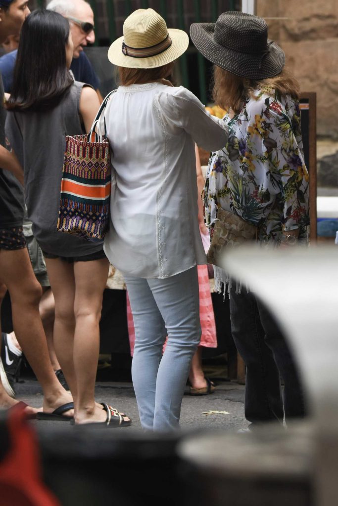 Jessica Chastain Goes Shopping in Sydney-4