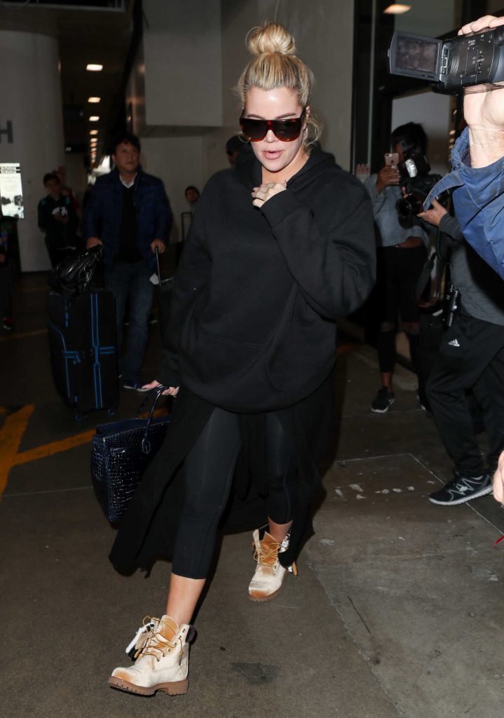 Khloe Kardashian Was Spotted at LAX Airport in Los Angeles-1