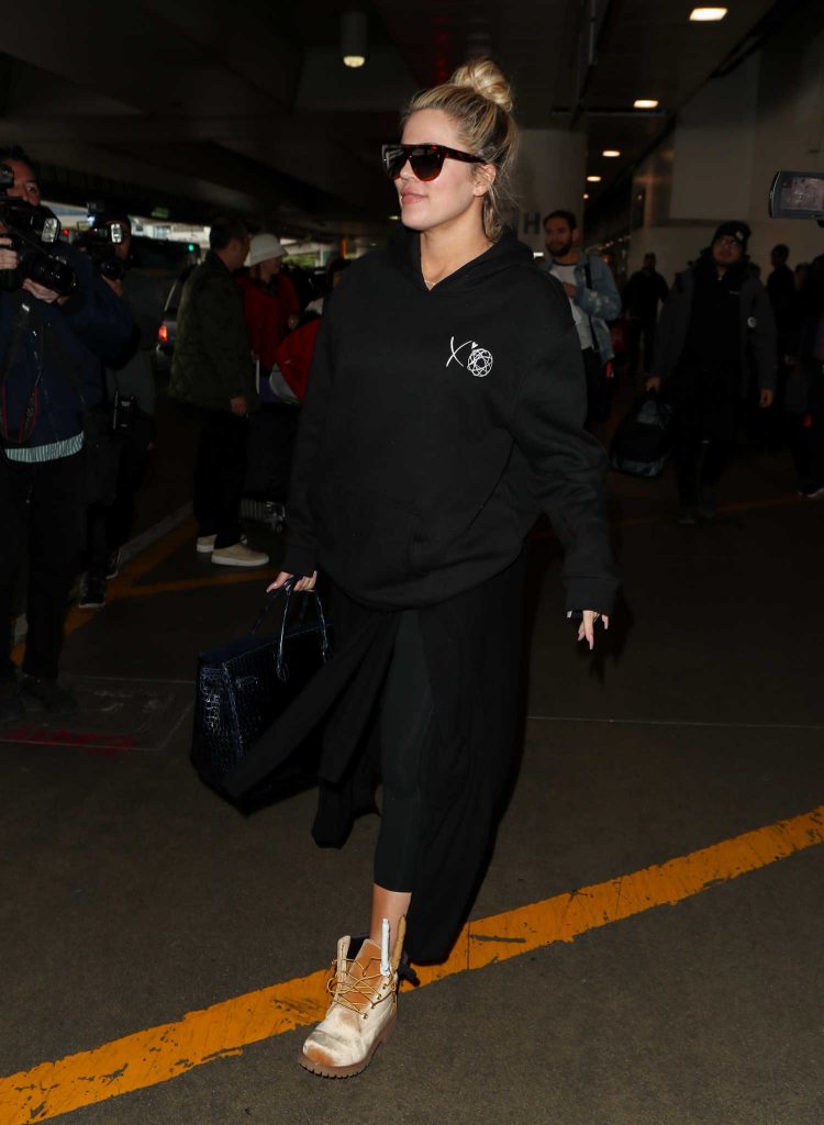 Khloe Kardashian Was Spotted at LAX Airport in Los Angeles-5