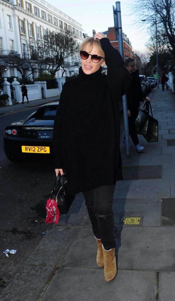 Kylie Minogue Does a Shopping Trip in London-3