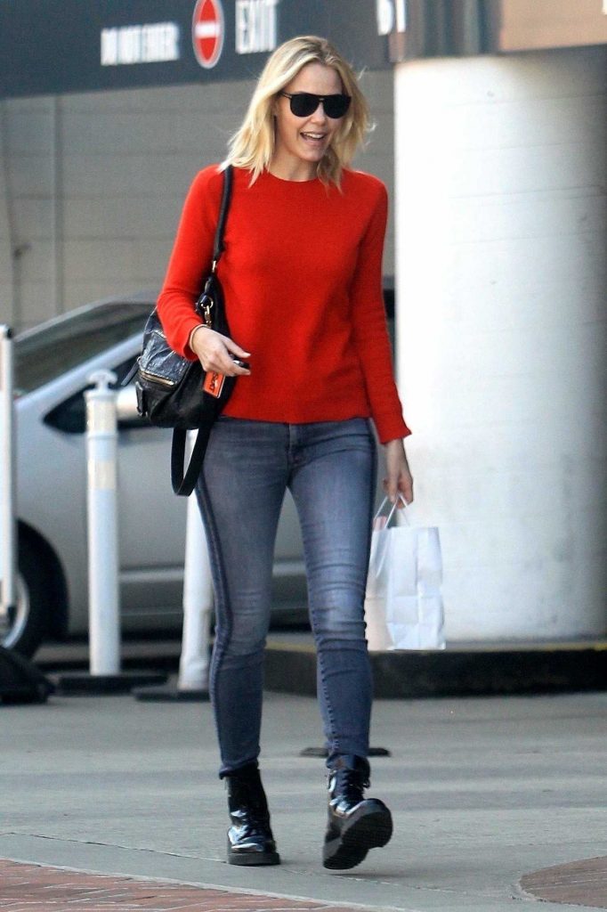 Leslie Bibb Does a Little Shopping in Beverly Hills-1