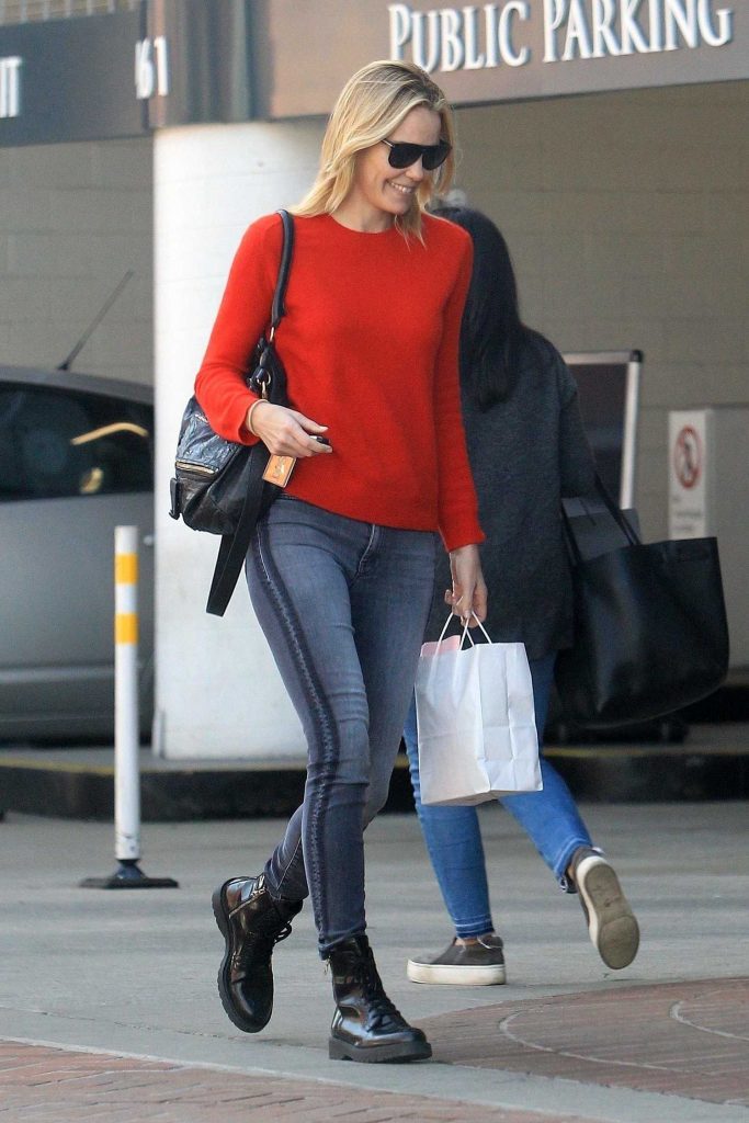 Leslie Bibb Does a Little Shopping in Beverly Hills-2