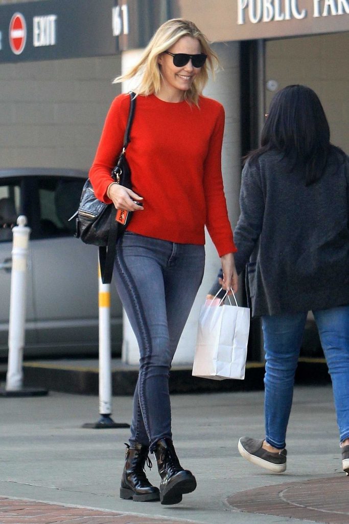 Leslie Bibb Does a Little Shopping in Beverly Hills-3