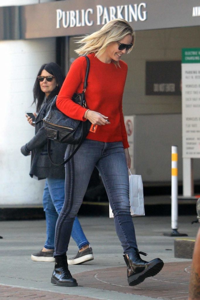 Leslie Bibb Does a Little Shopping in Beverly Hills-4