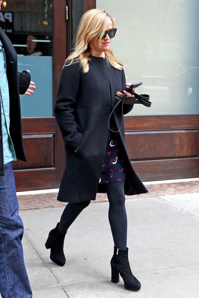 Reese Witherspoon Leaves Her Hotel in New York-2