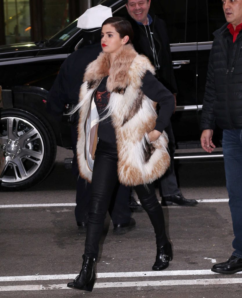 Selena Gomez Heads to a Recording Studio in NYC-1