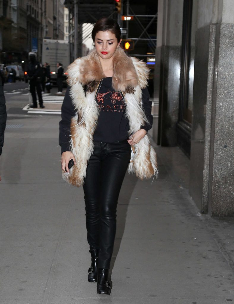 Selena Gomez Heads to a Recording Studio in NYC-4