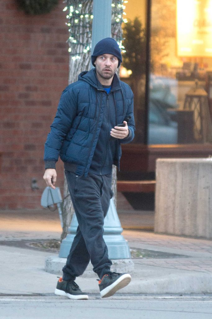 Tobey Maguire Out for a Stroll in Aspen-2