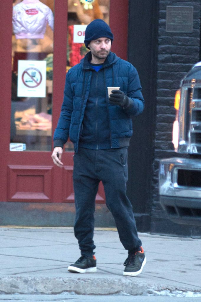 Tobey Maguire Out for a Stroll in Aspen-3