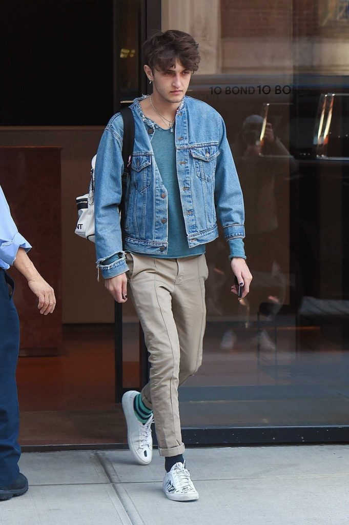 Anwar Hadid Was Spotted Out in New York City-2