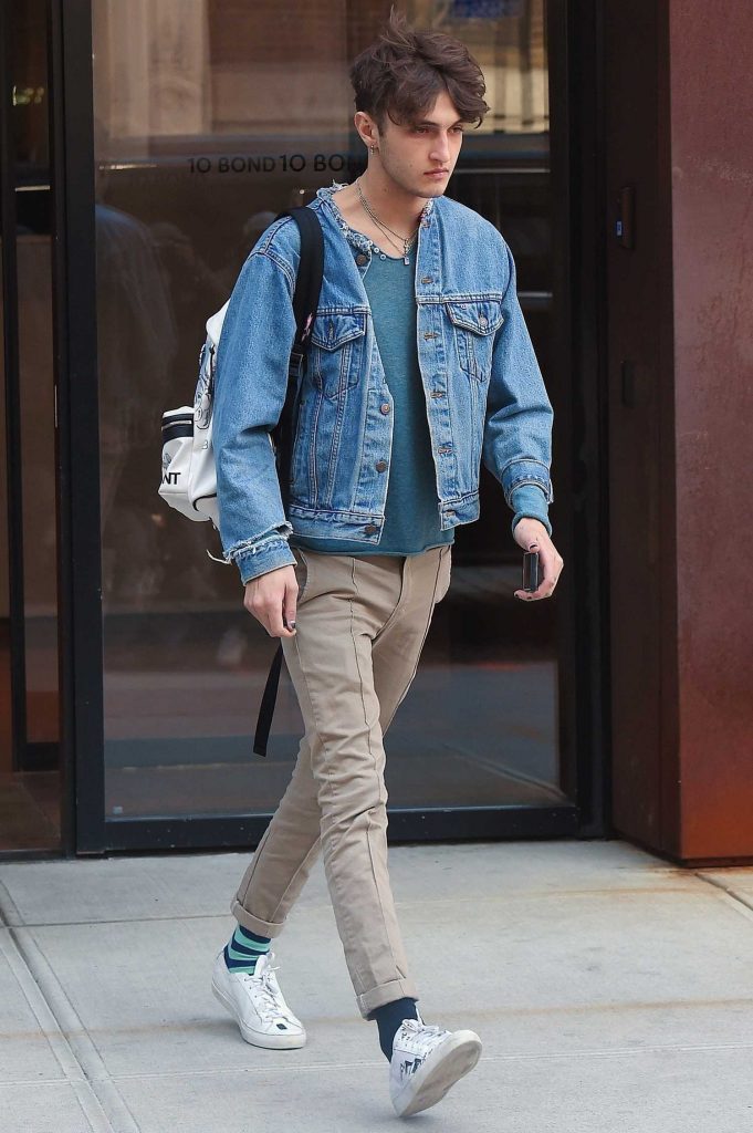 Anwar Hadid Was Spotted Out in New York City-3