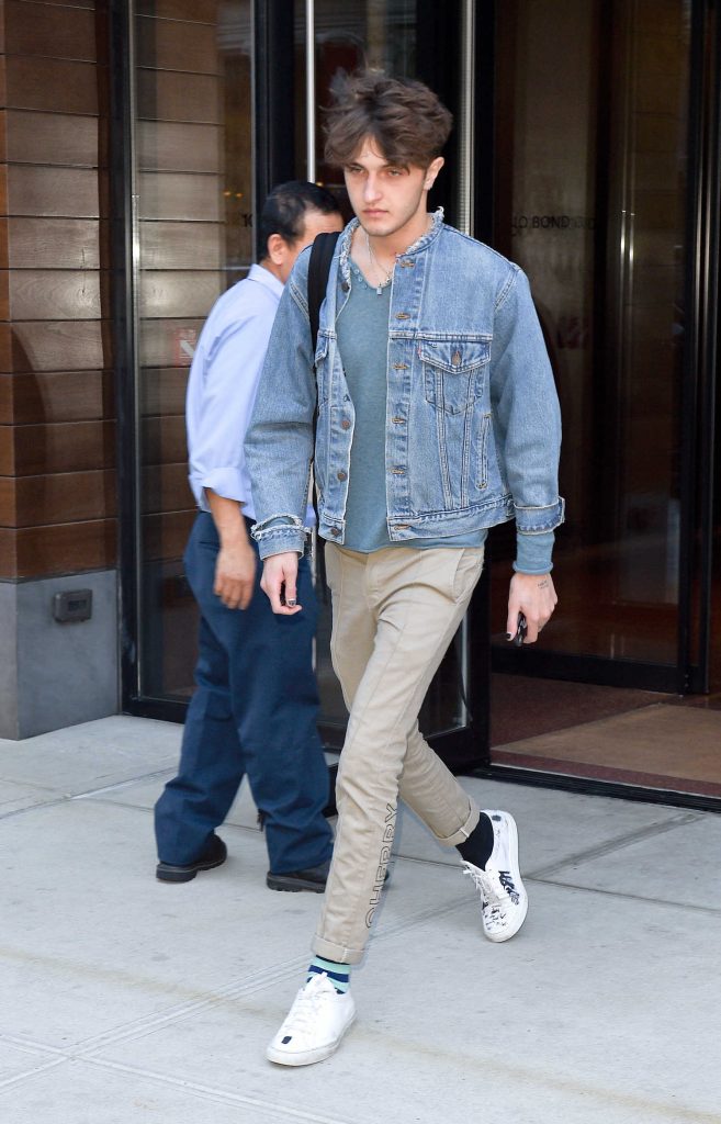 Anwar Hadid Was Spotted Out in New York City-4