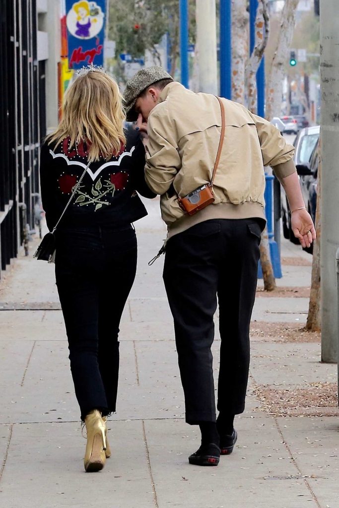 Chloe Moretz Was Seen Out with Her Boyfriend Brooklyn Beckham in Los Angeles-5