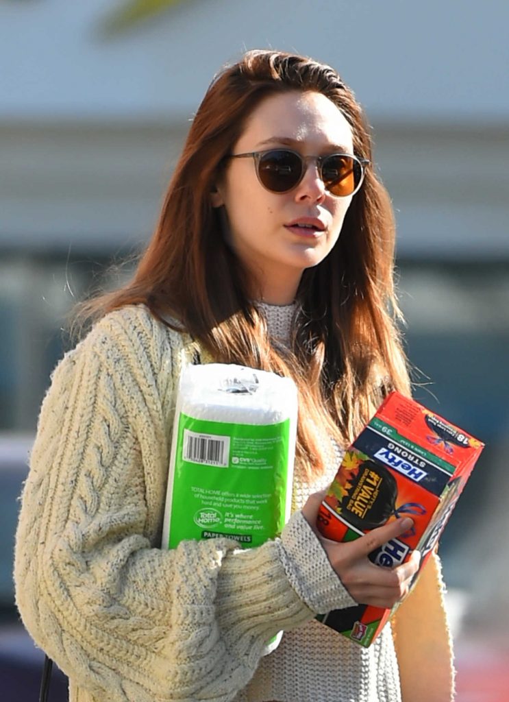 Elizabeth Olsen Shows a New Hair Colour Out in Los Angeles-5