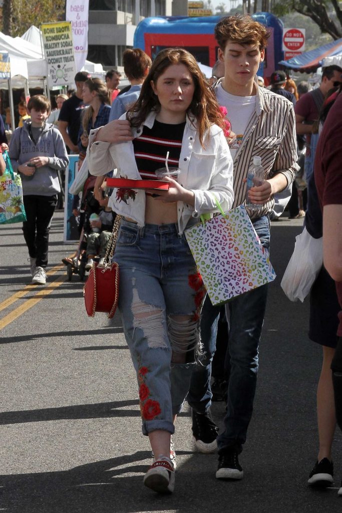 Emma Kenney Arrives at the Farmer's Market with her Boyfriend in Studio City-3
